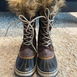 **Never Worn SUPER CUTE Size 8 Sorel Boots